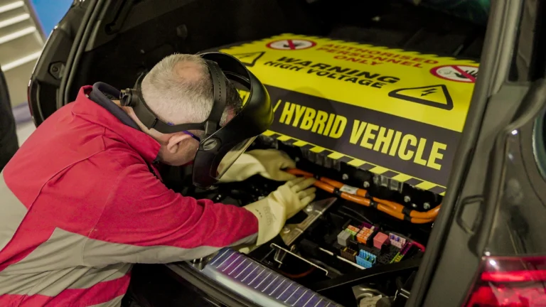 Level 3 Award in Electric/Hybrid Vehicle Repair and Replacement